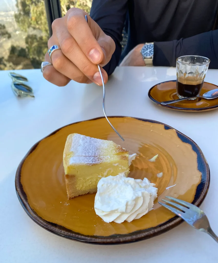 coffee and cake at picnic point toowoomba australia