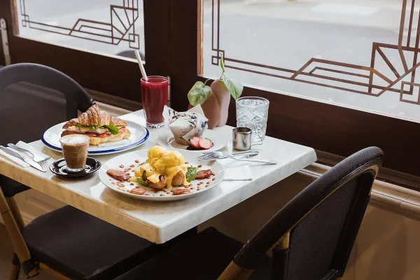 big brekky at dip cafe byron bay
