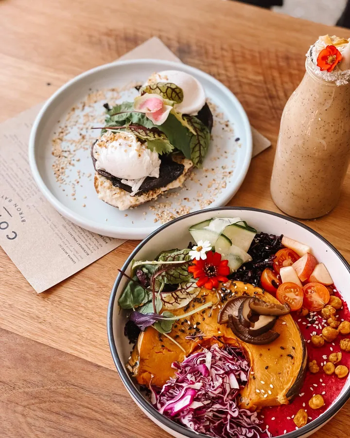 healthy breakfast at combi cafe byron bay