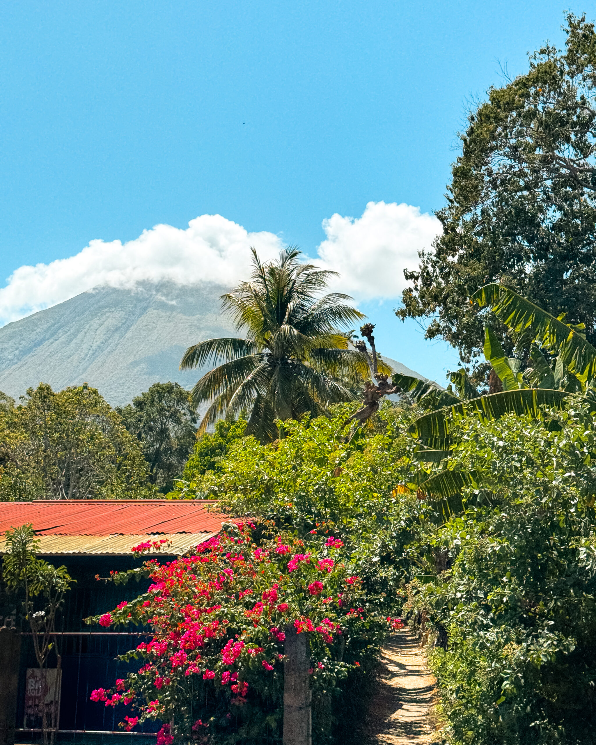 ometepe island nicaragua travel guides colourful volcano