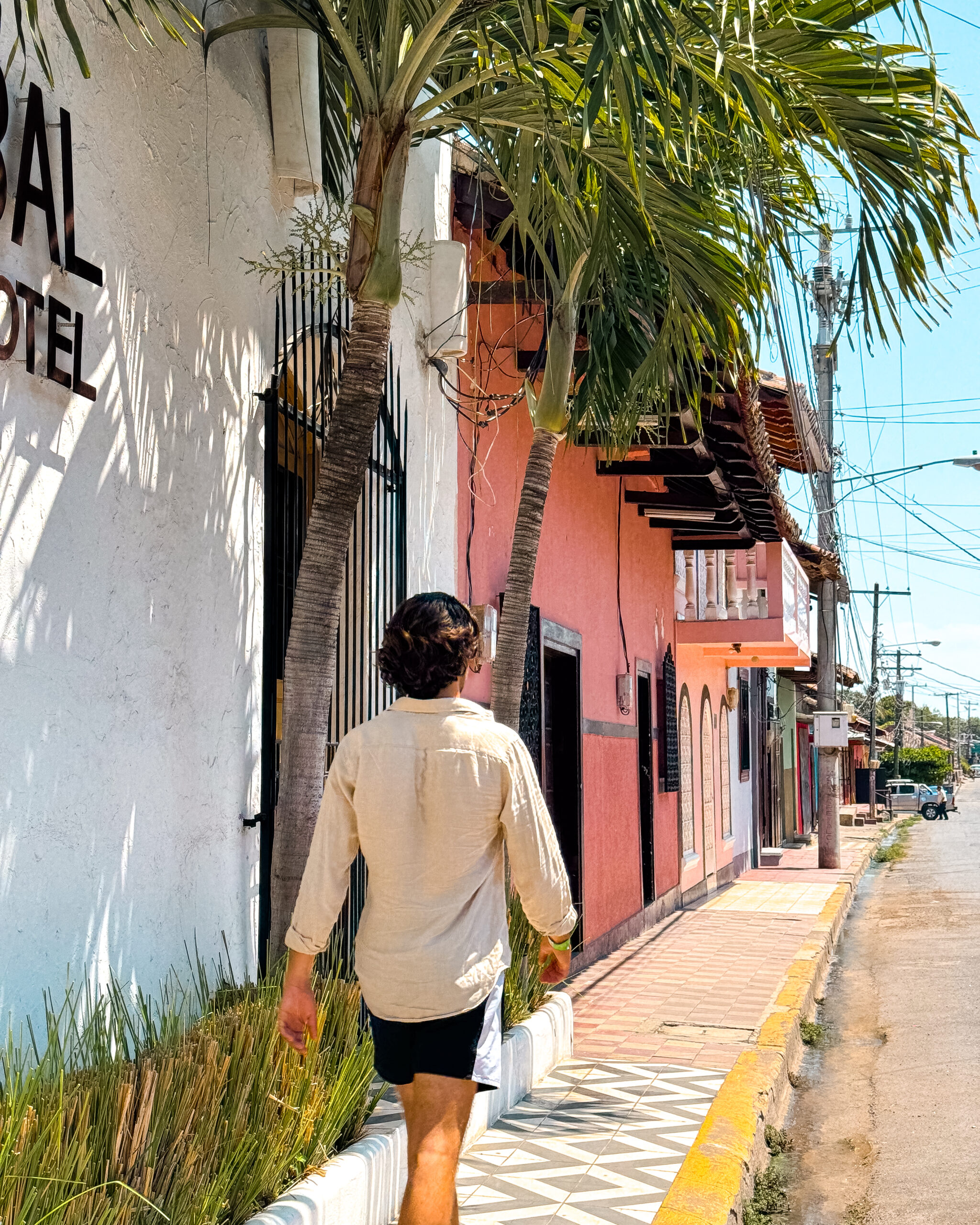 Granada nicaragua travel guides colourful town